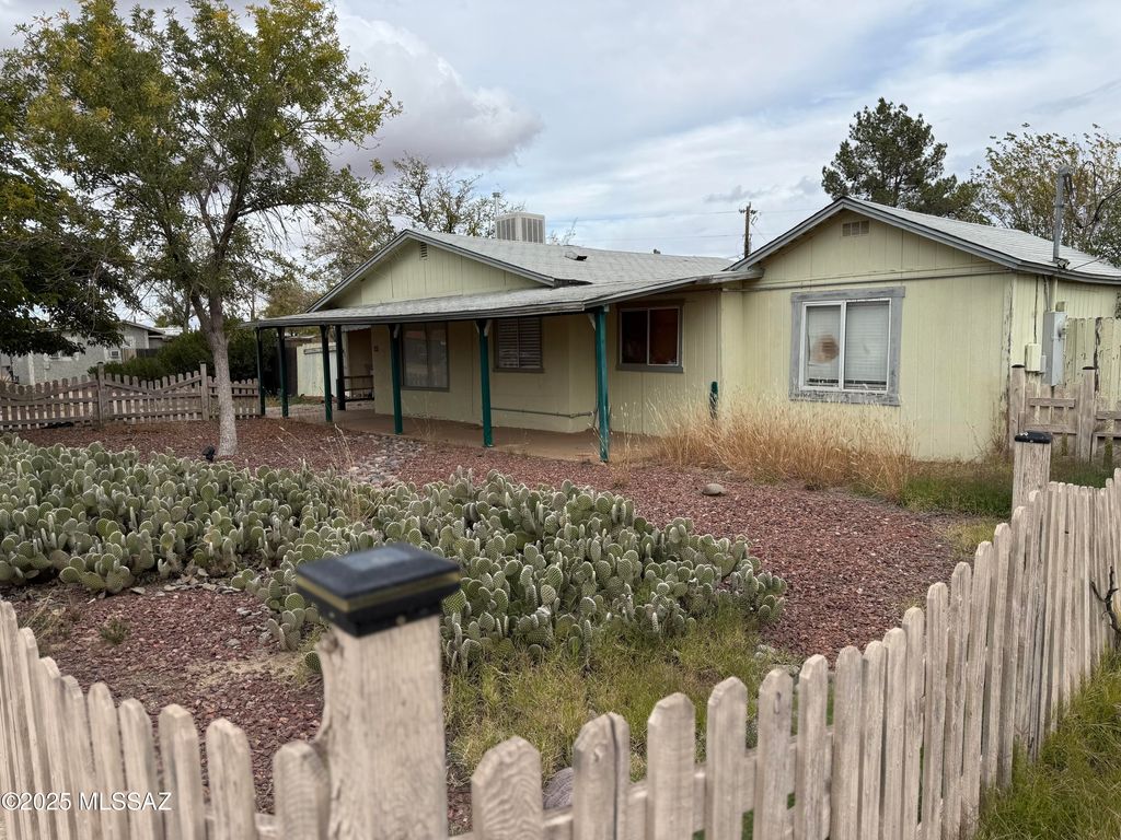 341 S Lawson Lane, Willcox, AZ 85643