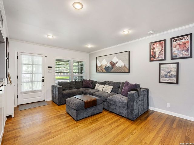 215 Ridgehaven, San Antonio, TX 78209