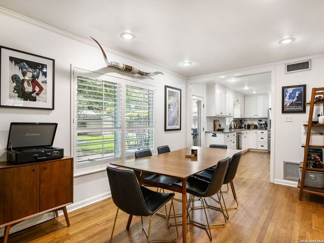 215 Ridgehaven, San Antonio, TX 78209