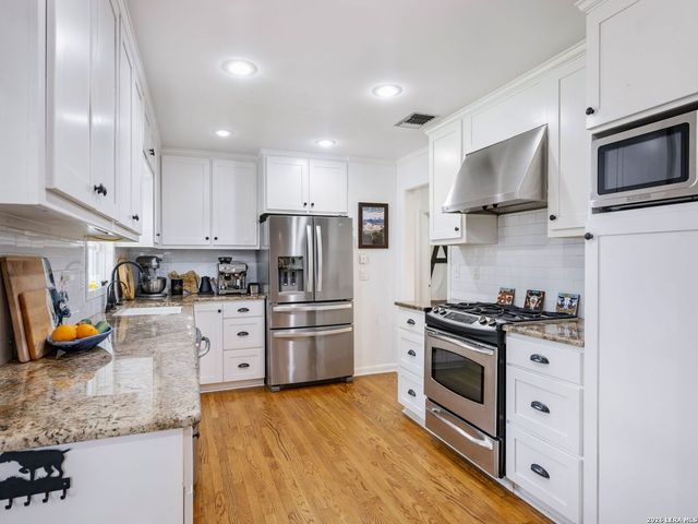 215 Ridgehaven, San Antonio, TX 78209