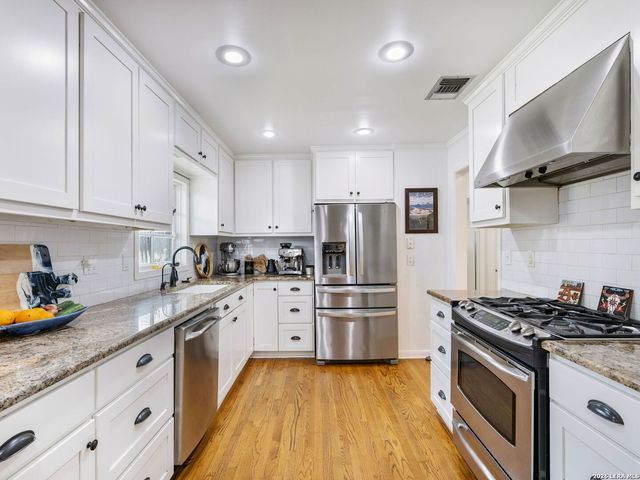 215 Ridgehaven, San Antonio, TX 78209