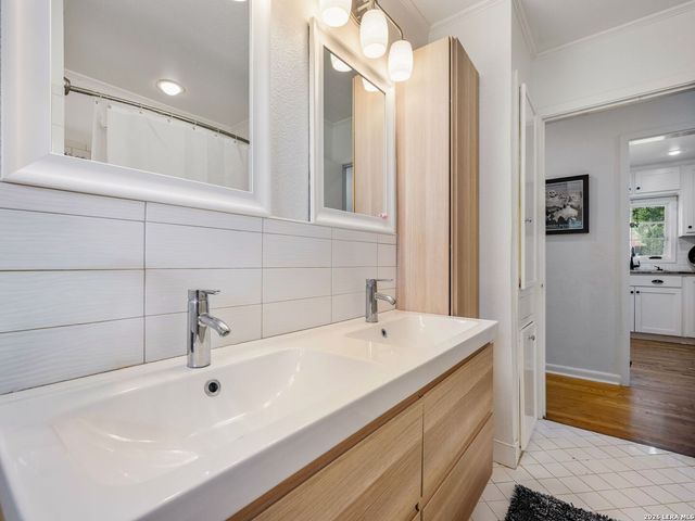 215 Ridgehaven, San Antonio, TX 78209