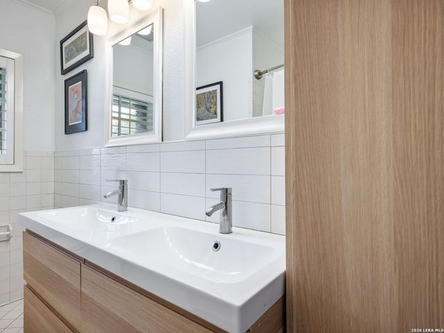 215 Ridgehaven, San Antonio, TX 78209