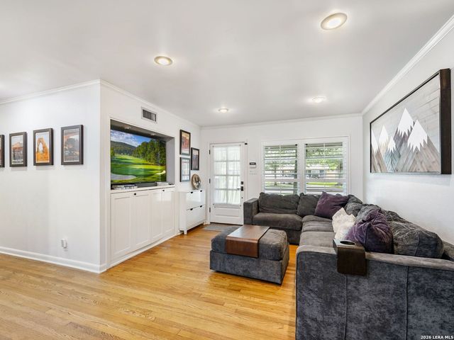 215 Ridgehaven, San Antonio, TX 78209