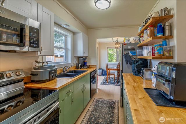 733 W 14th Street, Port Angeles, WA 98363