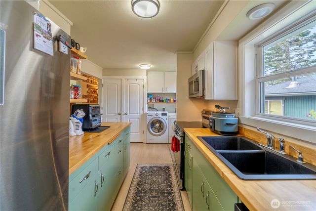 733 W 14th Street, Port Angeles, WA 98363