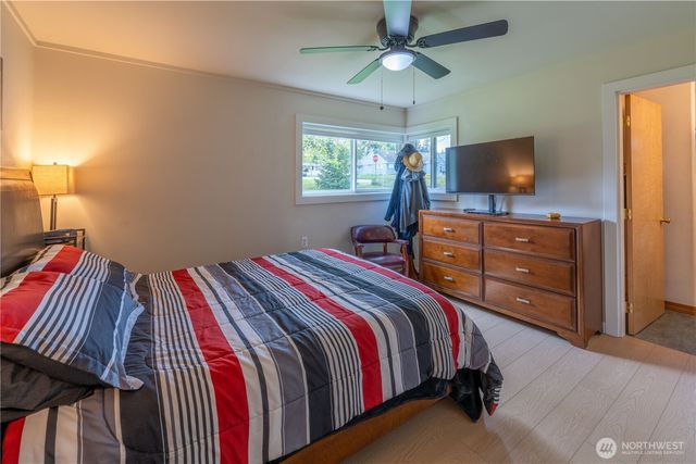 733 W 14th Street, Port Angeles, WA 98363