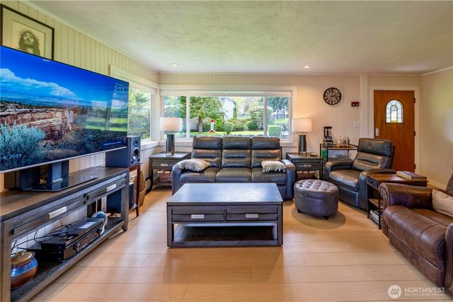 733 W 14th Street, Port Angeles, WA 98363