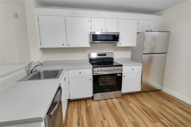 10111 W Sunrise Blvd 303, Plantation, FL 33322