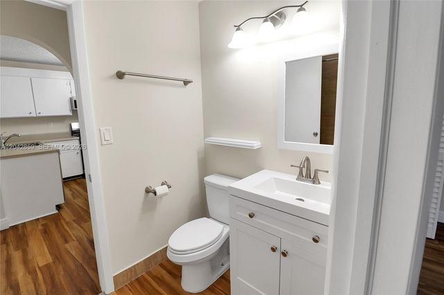 10111 W Sunrise Blvd 303, Plantation, FL 33322