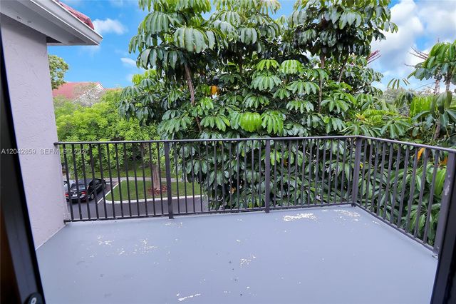 10111 W Sunrise Blvd 303, Plantation, FL 33322