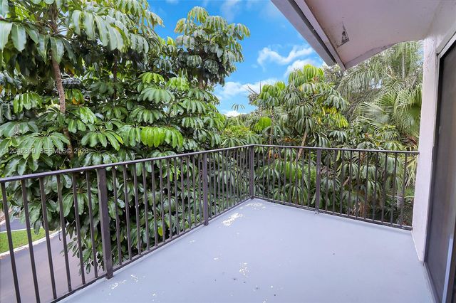 10111 W Sunrise Blvd 303, Plantation, FL 33322