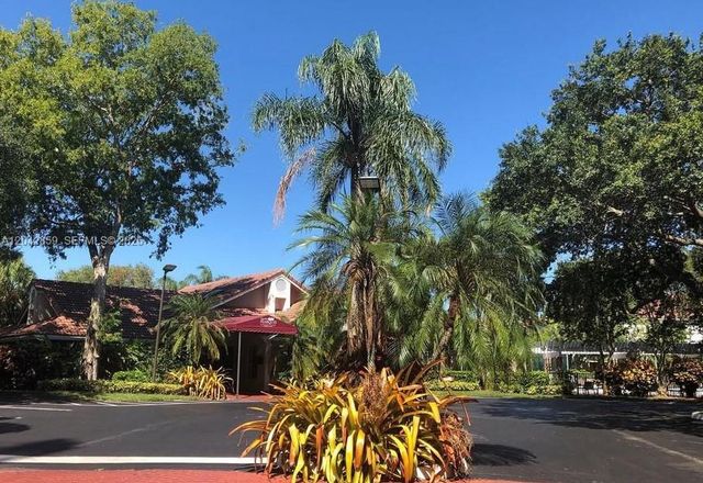 10111 W Sunrise Blvd 303, Plantation, FL 33322
