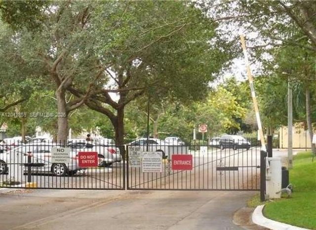 10111 W Sunrise Blvd 303, Plantation, FL 33322