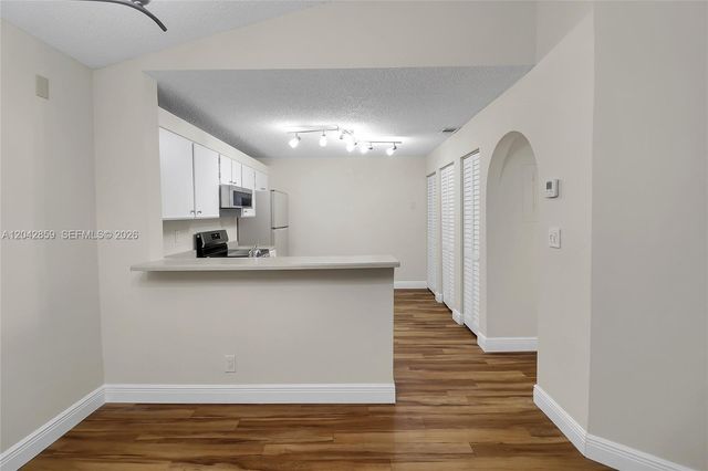 10111 W Sunrise Blvd 303, Plantation, FL 33322