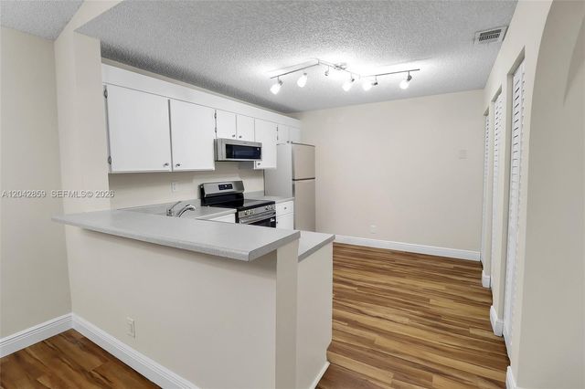 10111 W Sunrise Blvd 303, Plantation, FL 33322