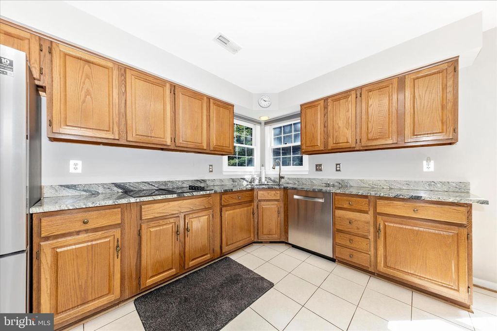 Image 13 of property listing at 12007 LEATHERBARK WAY, Germantown, MD 20874