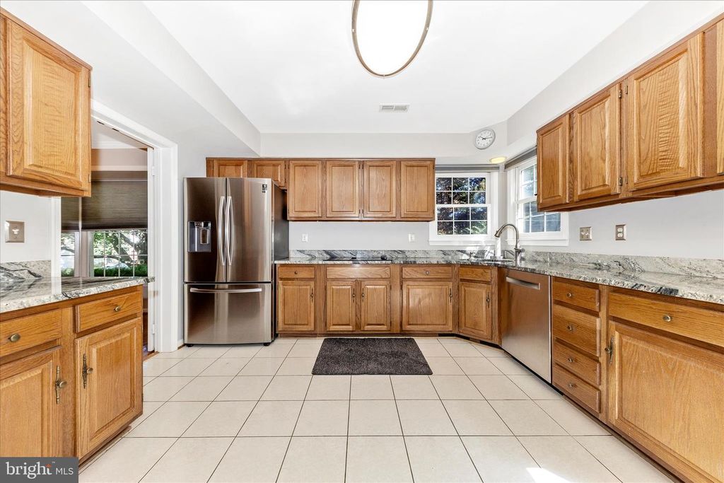 Image 15 of property listing at 12007 LEATHERBARK WAY, Germantown, MD 20874