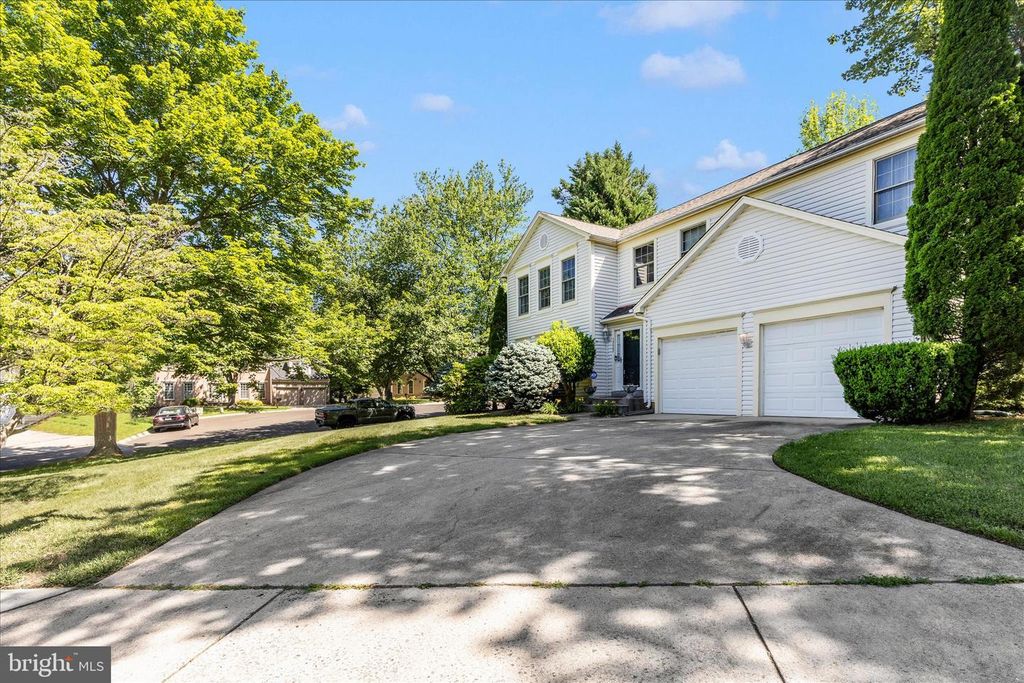Image 3 of property listing at 12007 LEATHERBARK WAY, Germantown, MD 20874