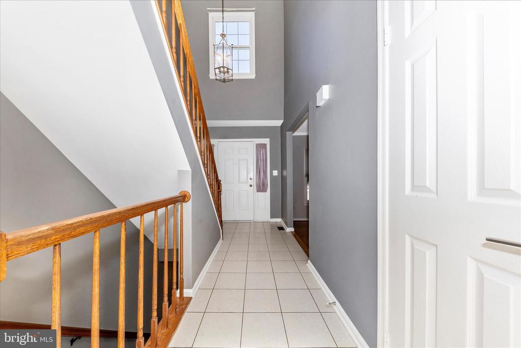 Image 6 of property listing at 12007 LEATHERBARK WAY, Germantown, MD 20874