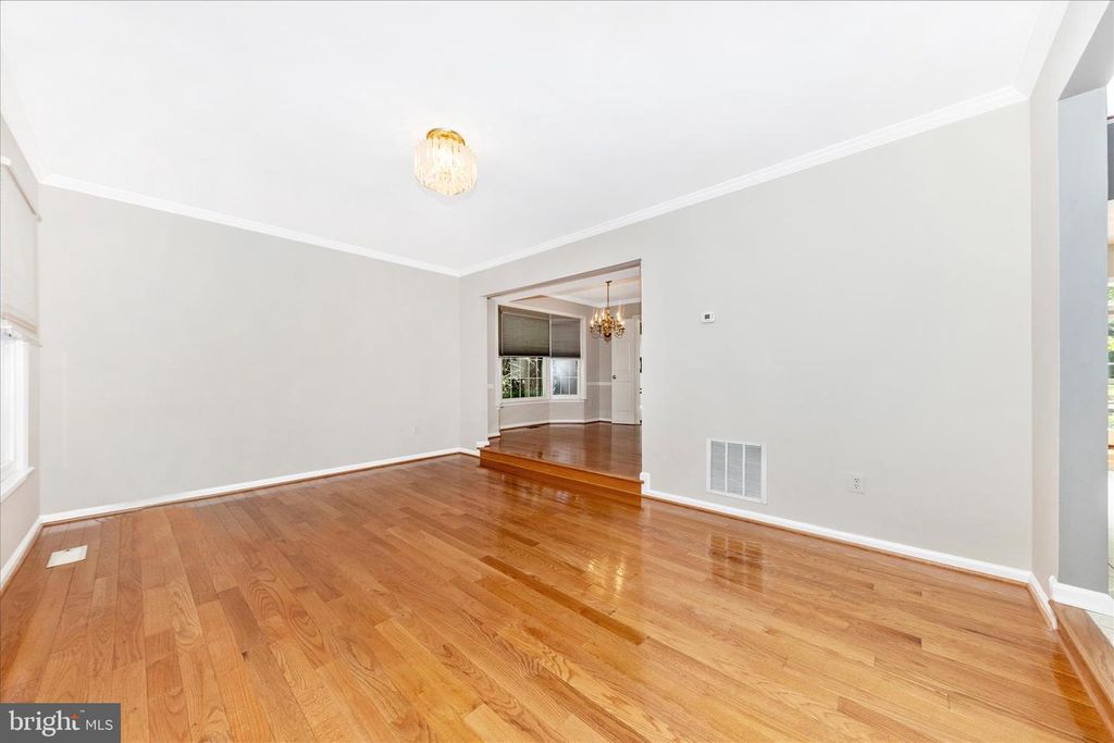 Image 8 of property listing at 12007 LEATHERBARK WAY, Germantown, MD 20874