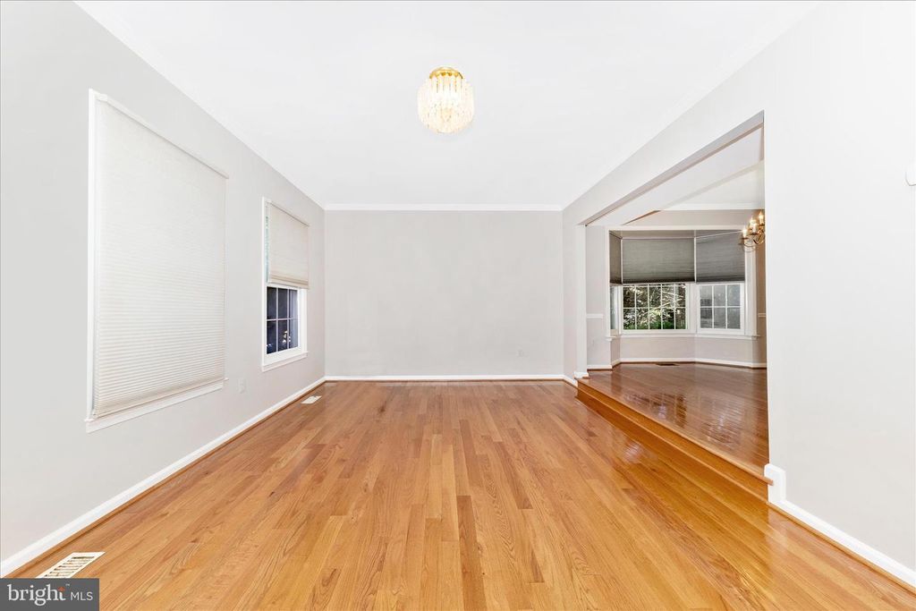 Image 9 of property listing at 12007 LEATHERBARK WAY, Germantown, MD 20874