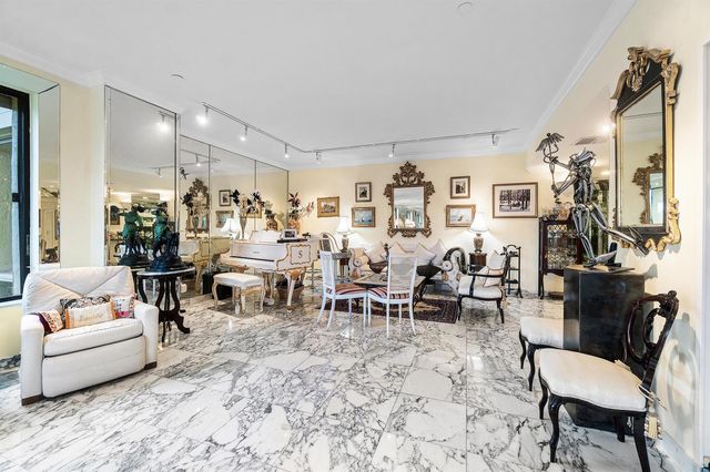 150 Bradley Place 101, Palm Beach, FL 33480