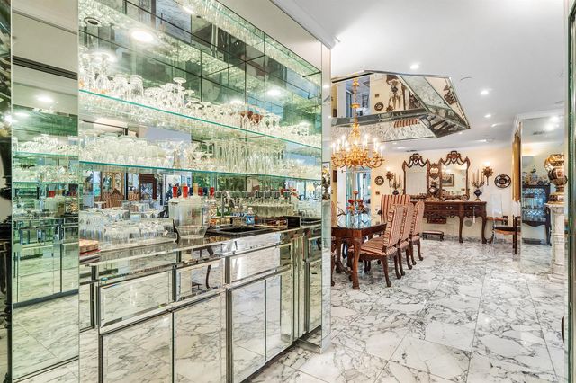 150 Bradley Place 101, Palm Beach, FL 33480