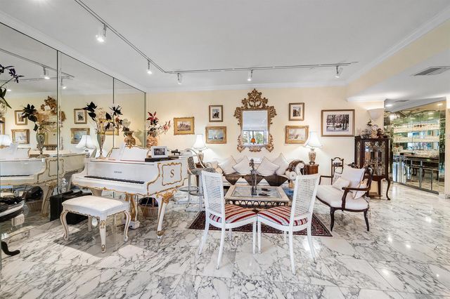 150 Bradley Place 101, Palm Beach, FL 33480