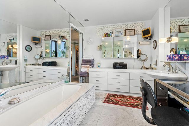 150 Bradley Place 101, Palm Beach, FL 33480