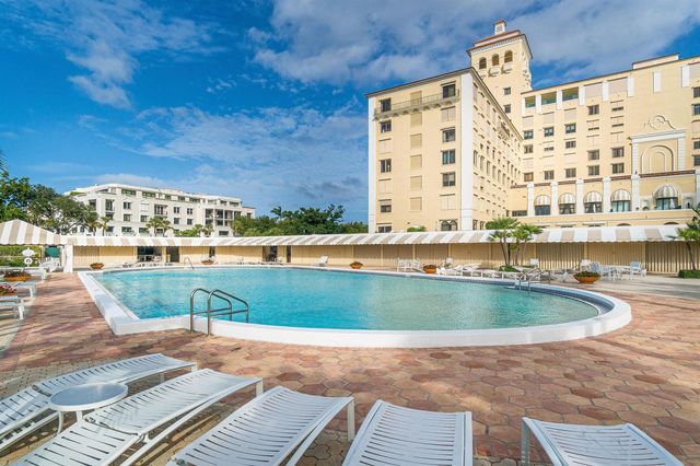 150 Bradley Place 101, Palm Beach, FL 33480