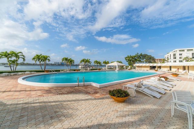 150 Bradley Place 101, Palm Beach, FL 33480