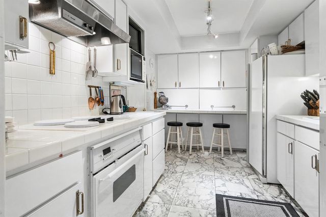 150 Bradley Place 101, Palm Beach, FL 33480