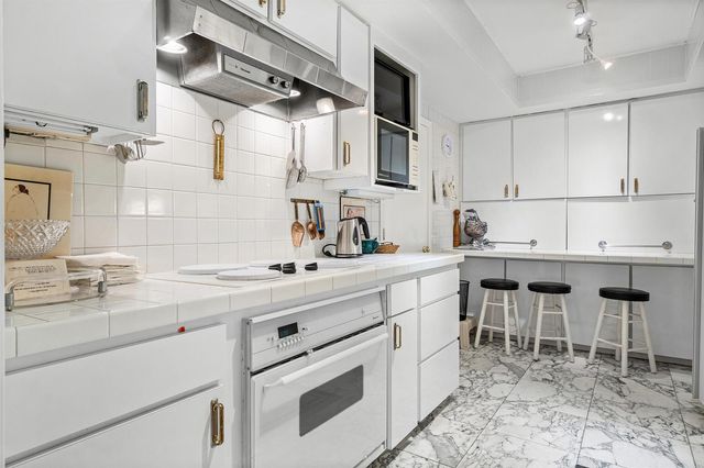 150 Bradley Place 101, Palm Beach, FL 33480