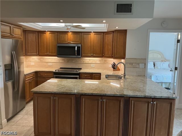 5845 Trailwinds DR 515, Fort Myers, FL 33907