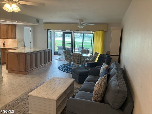 5845 Trailwinds DR 515, Fort Myers, FL 33907