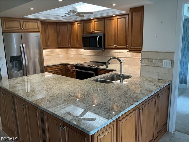5845 Trailwinds DR 515, Fort Myers, FL 33907
