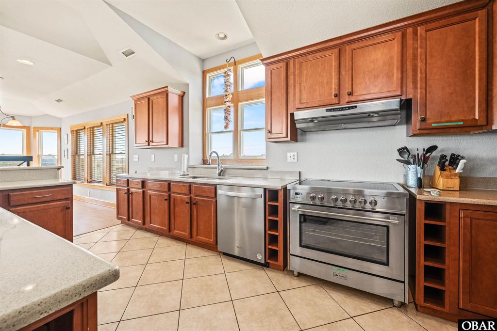 Image 10 of property listing at 2274 Sandfiddler Road Lot #10, Corolla, NC 27927