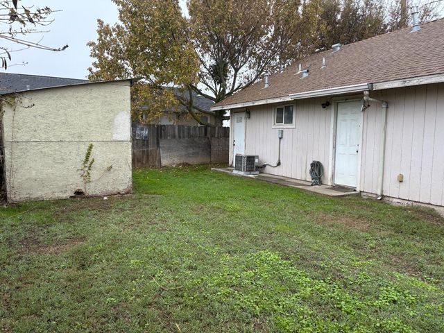 4654 Powerline Rd, Olivehurst, CA 95961