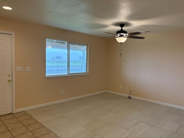 4654 Powerline Rd, Olivehurst, CA 95961