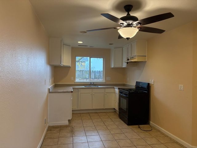 4654 Powerline Rd, Olivehurst, CA 95961