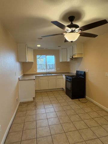 4654 Powerline Rd, Olivehurst, CA 95961