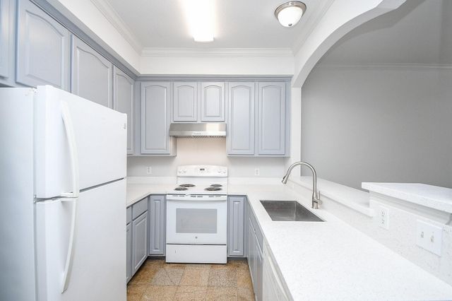 9400 Bellaire Boulevard 607, Houston, TX 77036