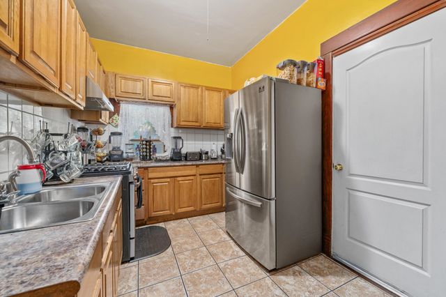 1856 N Park Pl, Wichita, KS 67203