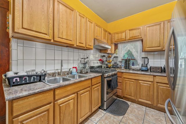 1856 N Park Pl, Wichita, KS 67203
