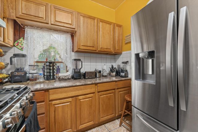 1856 N Park Pl, Wichita, KS 67203