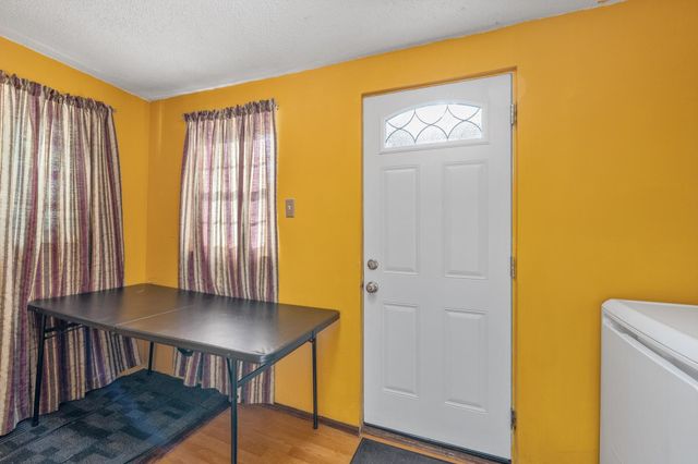 1856 N Park Pl, Wichita, KS 67203
