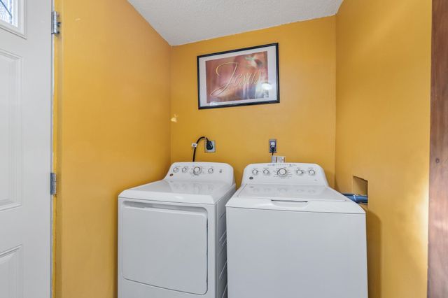 1856 N Park Pl, Wichita, KS 67203