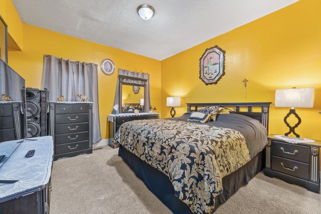 1856 N Park Pl, Wichita, KS 67203