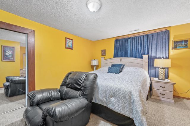 1856 N Park Pl, Wichita, KS 67203